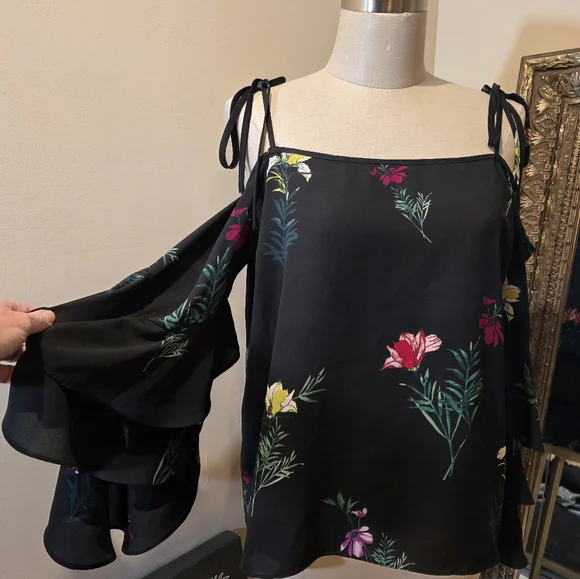 Vince Camuto Black Tropical Garden Off The Shoulder Top. Sz Med. NWOT. - Picture 3 of 8